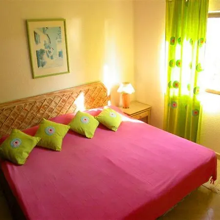 Βίλα Sleeps 8 Pool Air Con T480205