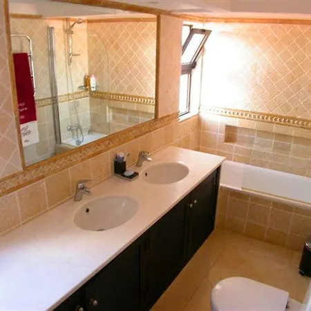 Sleeps 8 Pool Air Con T480205