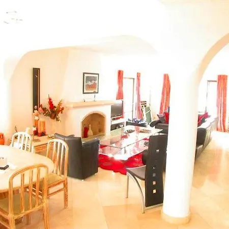 Sleeps 8 Pool Air Con T480205 * Vale do Lobo